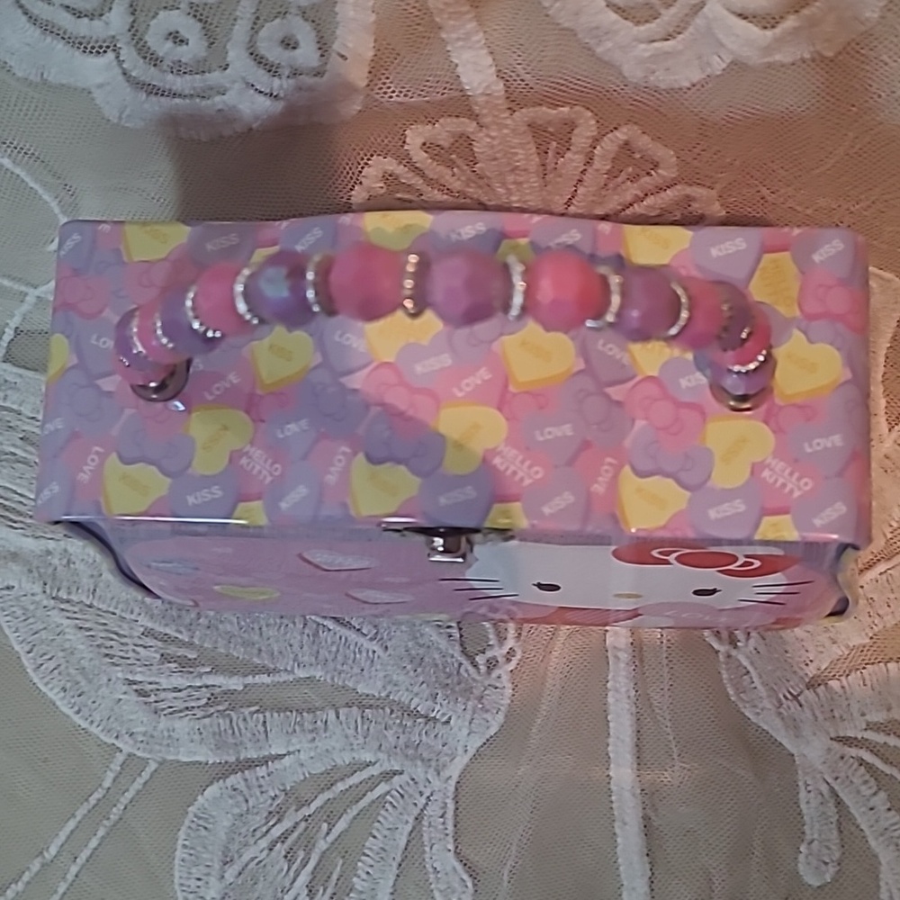 Hello Kitty Pink and Purple Heart Tin Purse (2011) - Picture 2 of 11